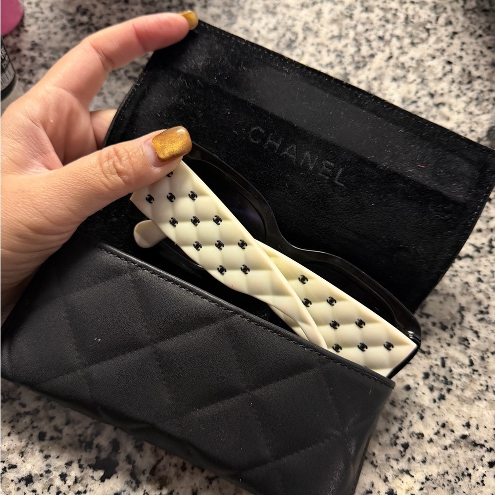CHANEL Black and Cream Sunglasses - Picture 4 of 9